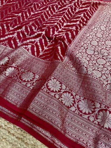 Exclusive Zig Zag Stripes Crepe Georgette Banarasi Saree