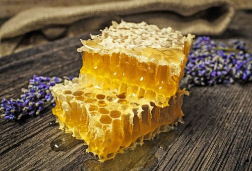 Beeswax Natural Comb Honey, Color : Golden