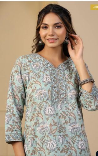 Women Green Block Printed Straight Cotton Kurti