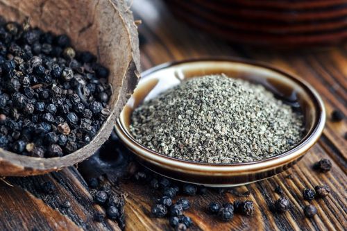 Black Pepper (Kali Mirch), Speciality : Spicy, Small, Round