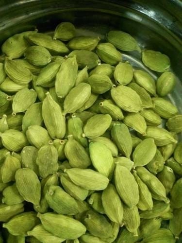 Raw Organic Cardamom, Color : Green For Spices