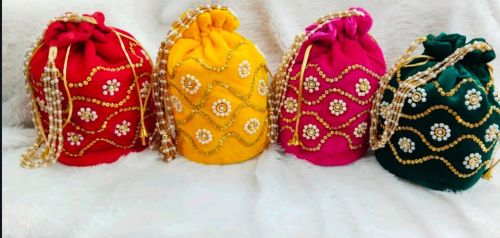 Decorated Cloth Potli – Elegant & Versatile For Gifting