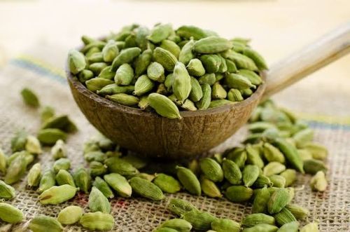 Raw Natural Whole Or Ground Dried Fruits Cardamom Seeds, Color : Green, Green, Packaging Type : Plastic Pouch