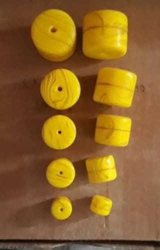 Plain Polished Yellow Round Glass Beads, Packaging Type : Box