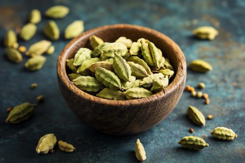 Natural Green Cardamom, Grade Standard : Food Grade For Cooking