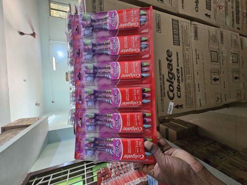 Colgate Toothbrush for Cleaning Teeths