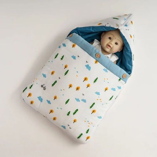 Delightful Printed Baby Carry Bed