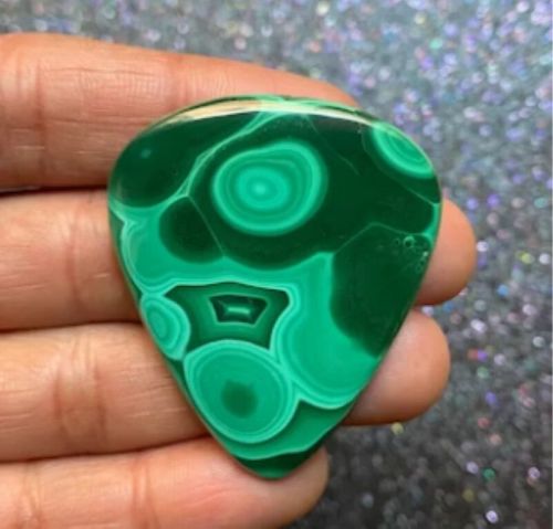 Polished Natural Oval Malachite Gemstone, Color : Green Classy