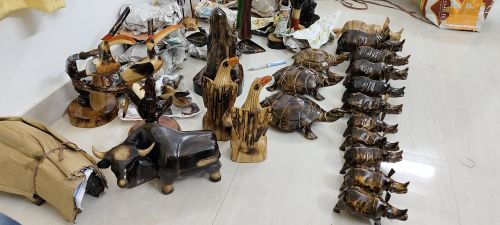 Polished Wood Craft Gifts, Color : Golden