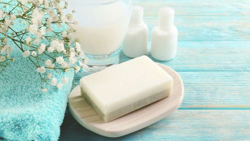 Herbal Toilet Soap, Packaging Type : Plastic Box For Cleaning Hands