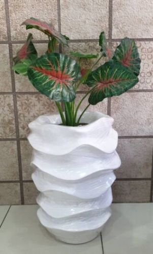 Wave Design Fiberglass Planter, Weight : 5 Kg