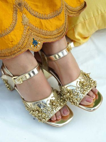 Vaidaan Beena Ladies Heels Sandal, Color : Gold