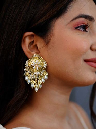 Vaidaan Kayali Ladies Earrings, Color : Gold, White