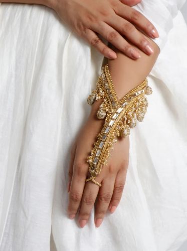 22kt Gold Plating Maharth Womens Bracelet, Color : Cream