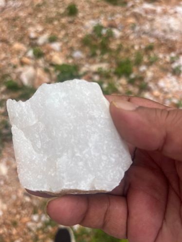 White Quartz Lumps, Color : Creamy, Form : Solid For Industrial