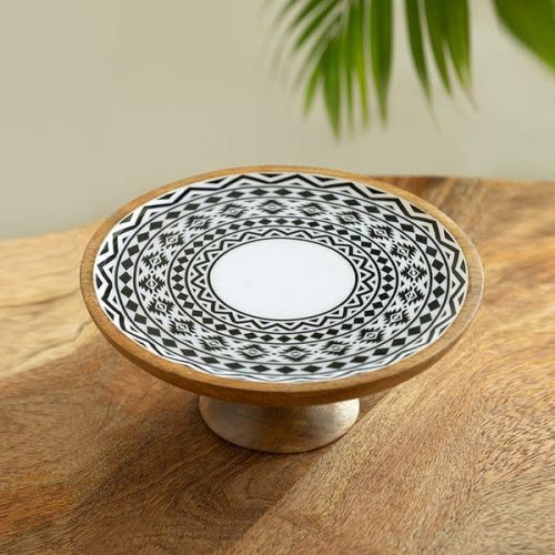 Polished Wooden Cake Stand, Shape : Round for Restaurant, Hotel, Bar