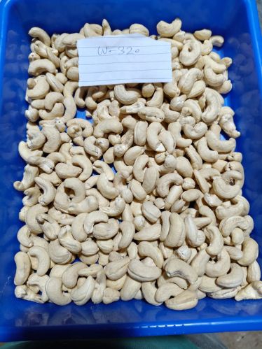 W320 Cashew Nuts, Packaging Size : Loose