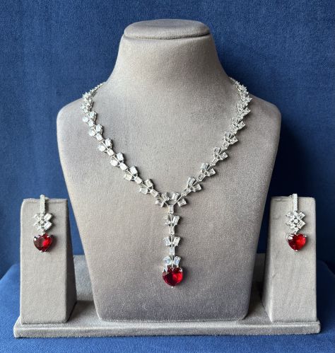 Polished Diamond Necklace Set Part Wear