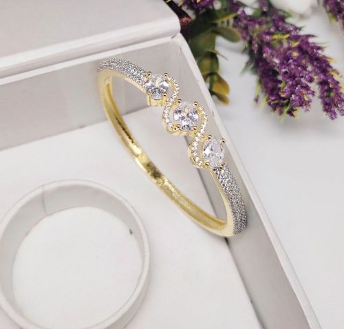 Polished Ladies Brass Party Golden Fancy Bracelet