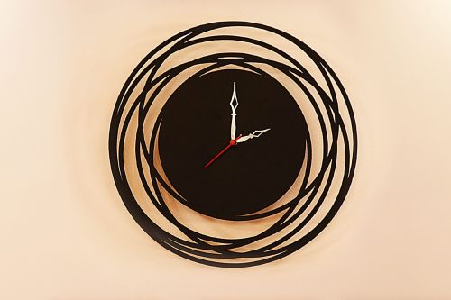 Black Metal Modern Swirl Clock, Dial Shape : Round