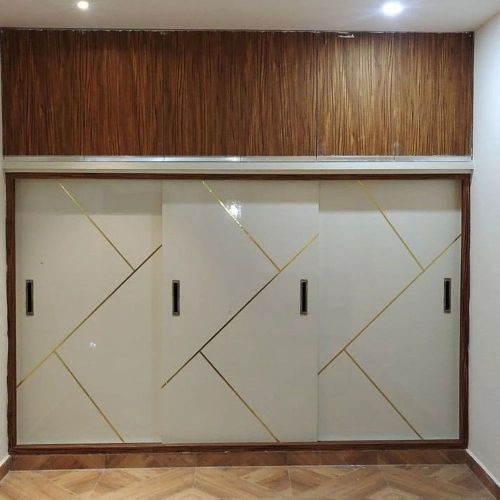 Polished Plywood Sliding Door Wardrobe, Shape : Rectangular