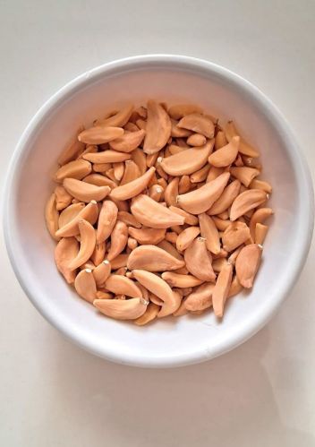 Dehydrated Garlic Flakes, Packaging Type : PP Woven Bag for Cooking Use