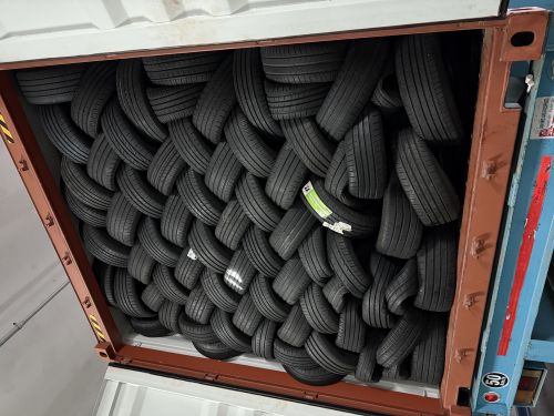 Second Hand Tyre, Tyre Type : Tubeless, Packaging Type : Black