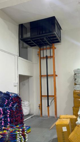 Semi Automatic Hydraulic Goods Lift, Color : Yellow