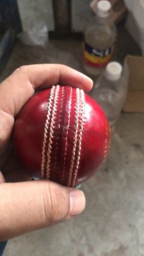 Leather Test Cricket Ball, Packaging Type : White, Red