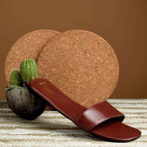 Leather Ladies Maroon One Toe Flat Sandal Modern Casual Wear