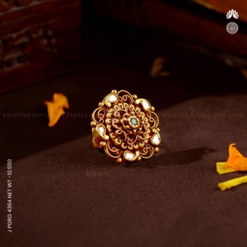 Gold Emerald Floral Design Ladies Ring