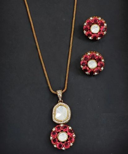 Red Stones Women Crimson Kundan Pendant Set