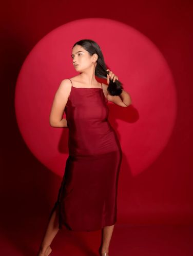 Solid Polyester Red Cocktail Dress Formal, Length : Knee-length