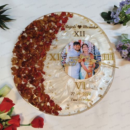Varamala Preservation Resin Frame Clock, Color : Assorted
