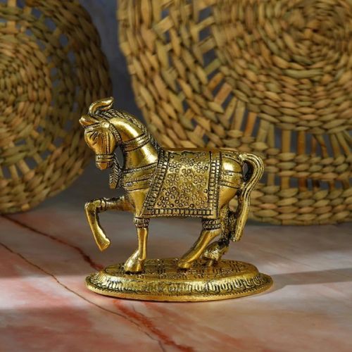 Gillette Metal Running Hose Statue