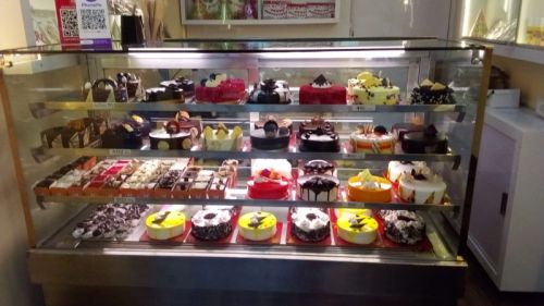 Cake Counter, Door Type : Double Door, Capacity : 500 Litres