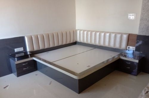 Wood Fabric Luxury Double Bed, Specialities : Attractive Designs