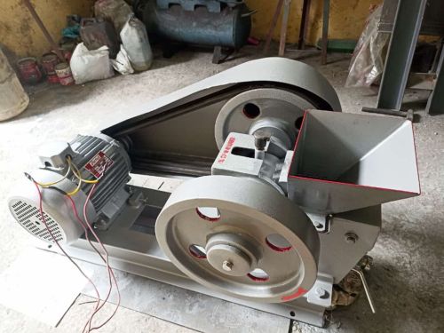Electric Semi Automatic Laboratory Jaw Crusher, Color : Grey