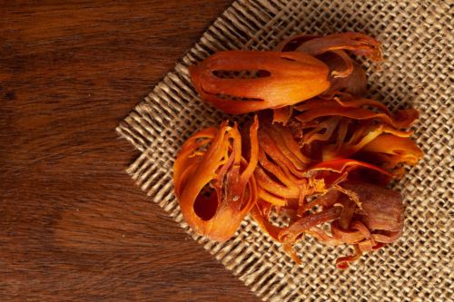 Mace Flower, Packaging Type : Reddish-brown for Culinary Purposes