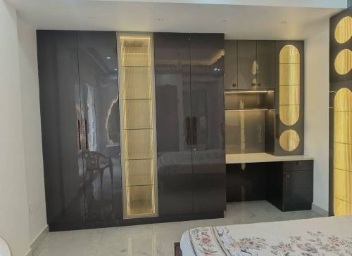 Hinged Laminated Brown Wooden Wardrobe