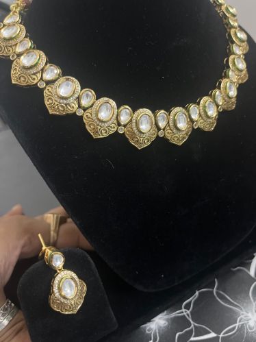 Ladies Elegant Golden Necklace Set