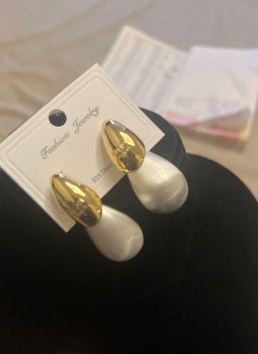 Polished Plain Ladies Stylish White & Golden Earrings