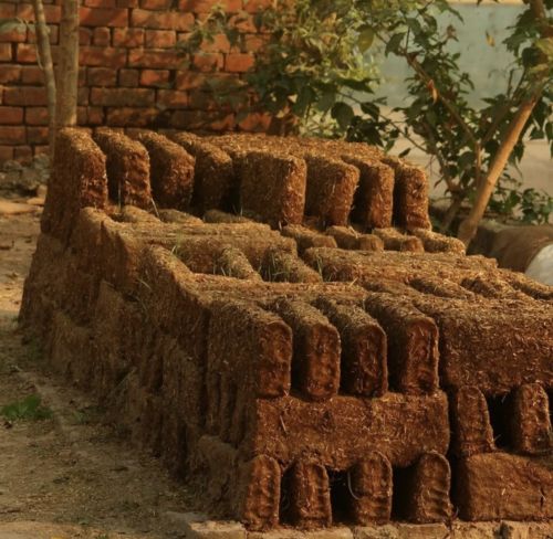 Cow Dung Khad, Form : Powder, Packaging Type : Brown