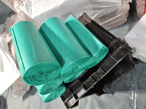 Plain Roll Garbage Bags, Packaging Type : Green