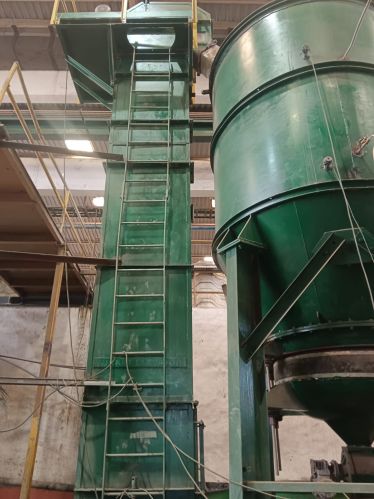 Bharti engineer Motor Painted Mild Steel Bucket Conveyor for Industrial