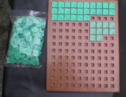 Plastic Crossword Game in Braille, Color : Green, Brown