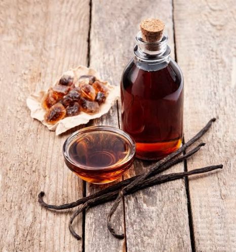 Vanilla Oil, Color : Dark Brown, Form : Liquid