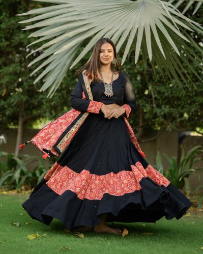 Women Vibrant Ethnic Mirror Work Chaniya Choli