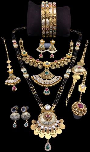Polished Handcrafted Rajasthani Gold Bridal Jewelry Set