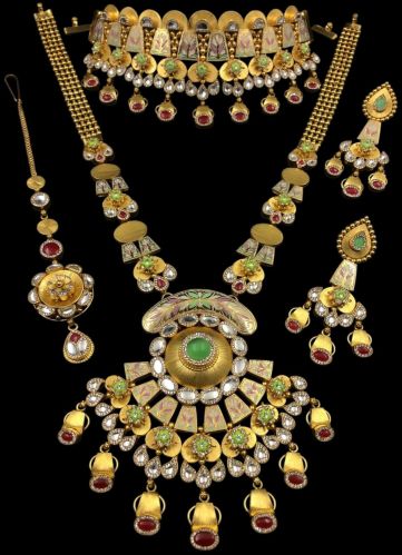 Polished Kundan Pearls Royal Rajwadi Gold Bridal Jewelry Set
